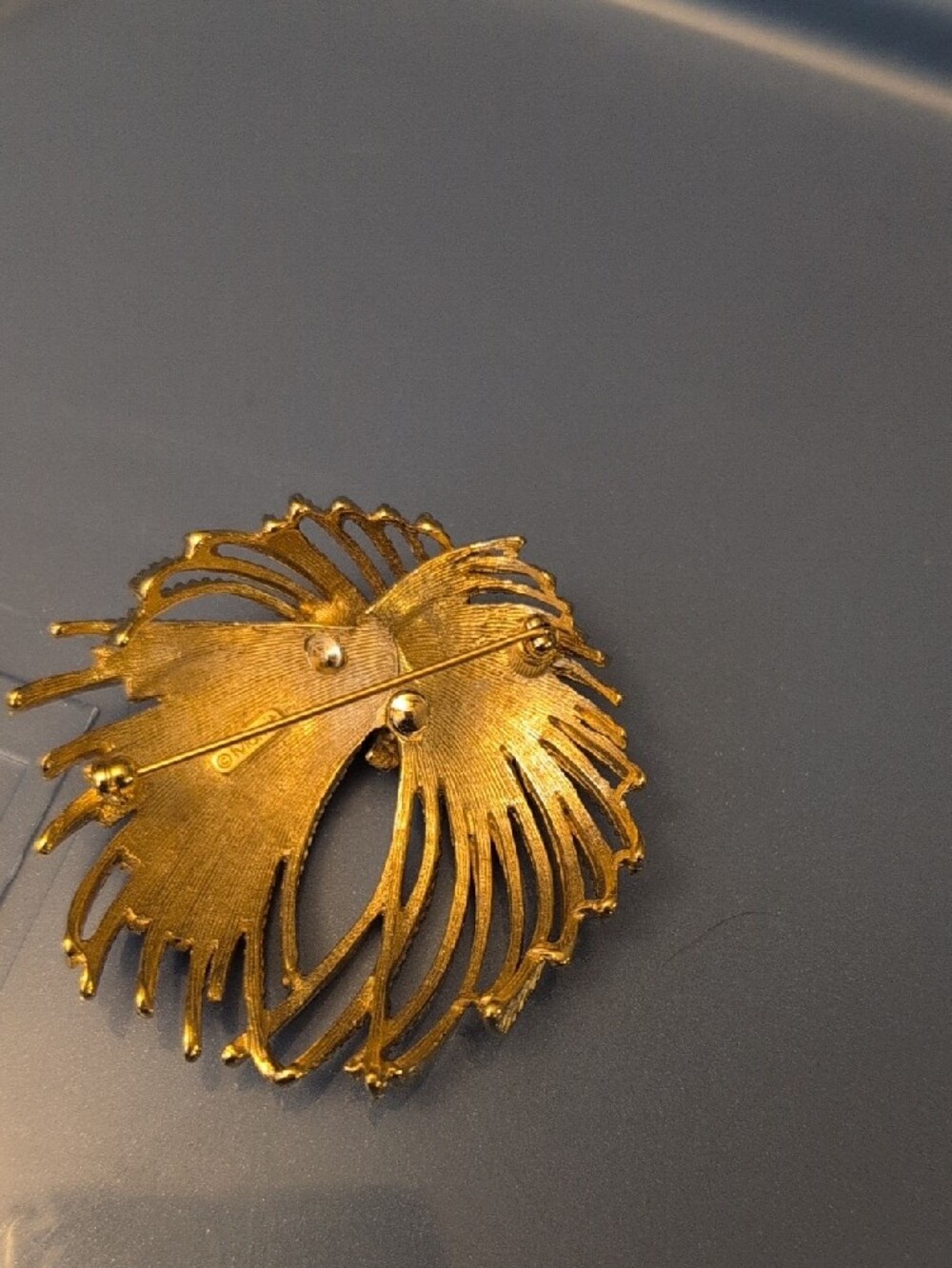 Vintage Monet-signed Brooch Cordelia Gold Tone Spray 2" - Picture 2 of 3
